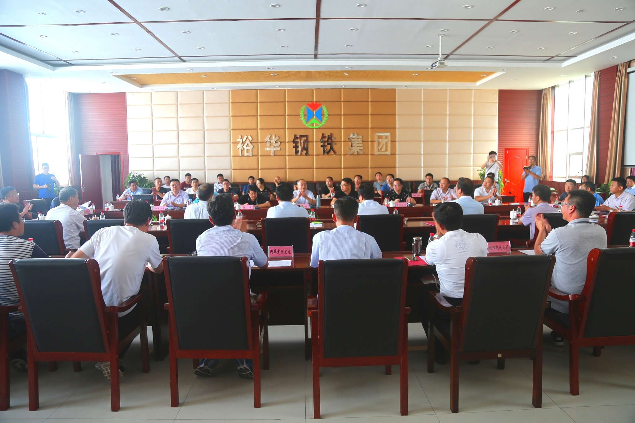 省環(huán)保廳副廳長(cháng)張桂生一行蒞臨我公司指導調研分表記電工作