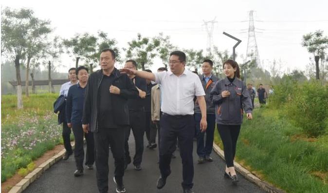 唐山市政府副市長(cháng)李貴富一行到裕華鋼鐵考察交流